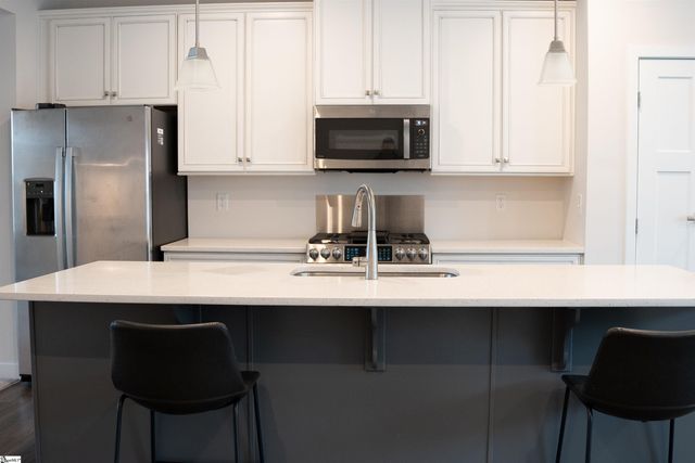 17 Rollins Avenue, Greenville, SC 29607