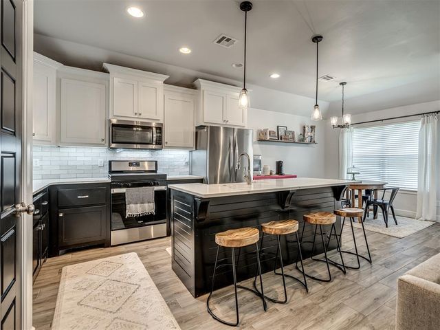 300 Mountain Laurel Way, Noble, OK 73068