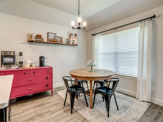 300 Mountain Laurel Way, Noble, OK 73068