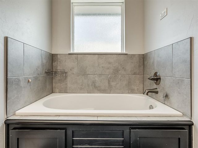 300 Mountain Laurel Way, Noble, OK 73068