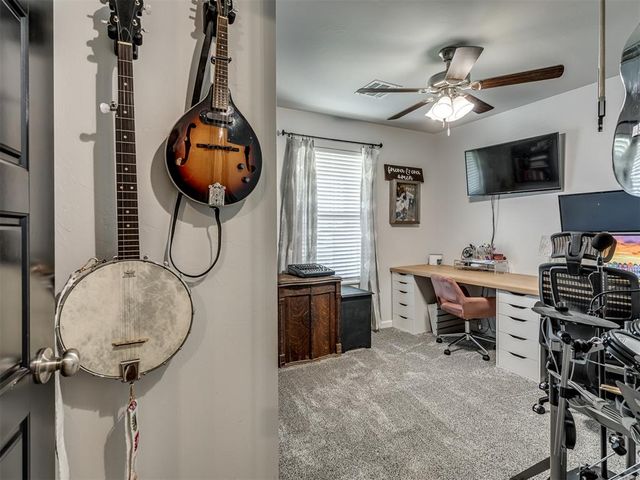 300 Mountain Laurel Way, Noble, OK 73068