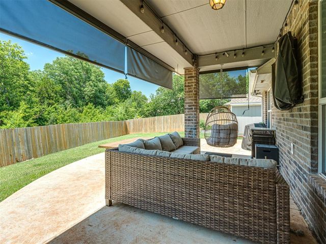 300 Mountain Laurel Way, Noble, OK 73068