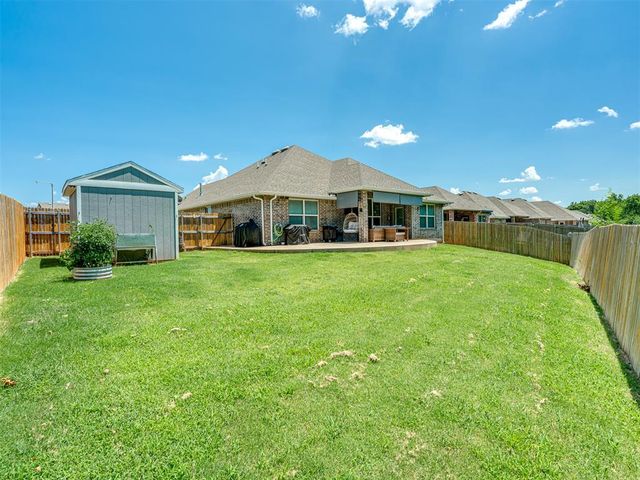 300 Mountain Laurel Way, Noble, OK 73068