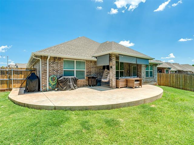 300 Mountain Laurel Way, Noble, OK 73068