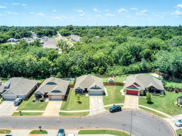 300 Mountain Laurel Way, Noble, OK 73068