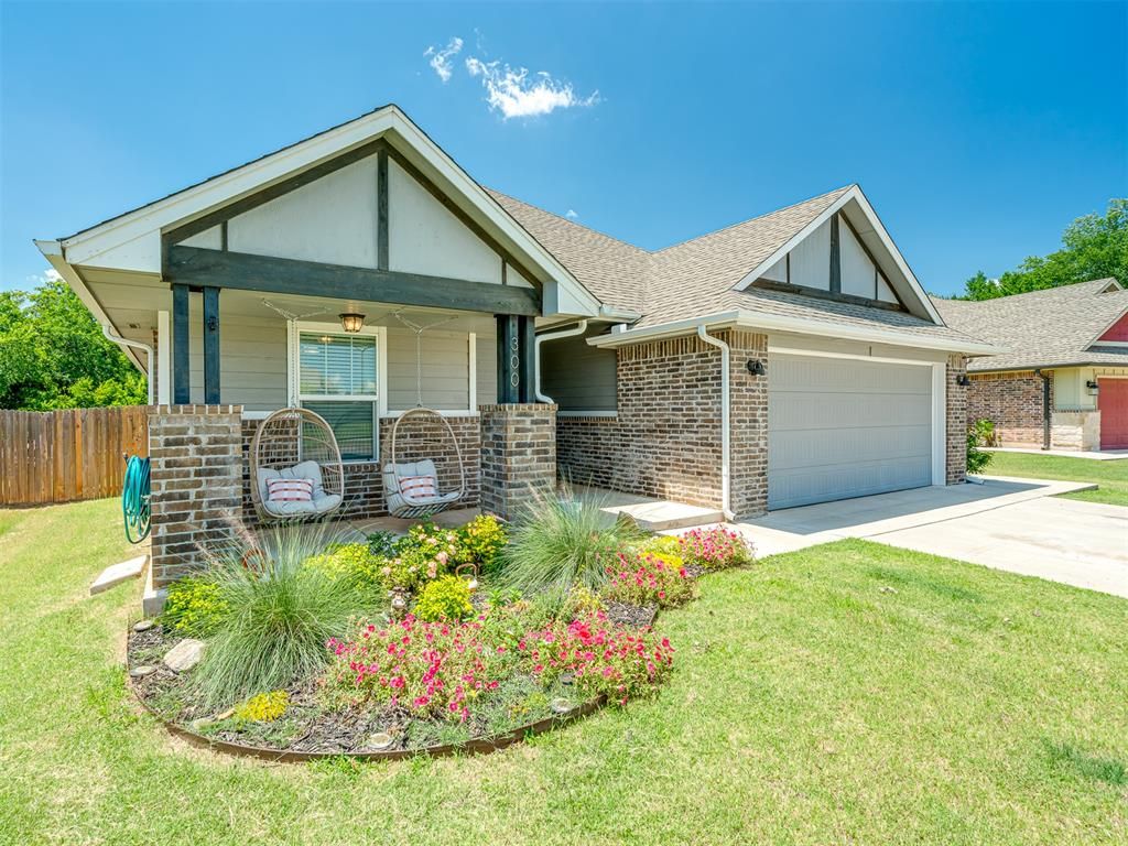 300 Mountain Laurel Way, Noble, OK 73068