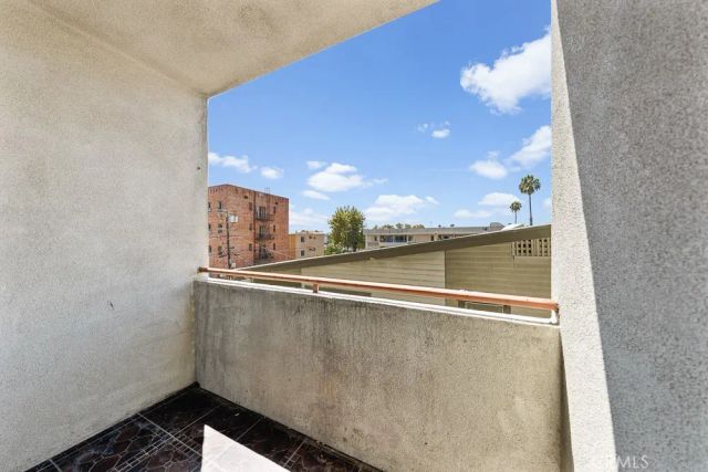 908 S Ardmore Avenue 304, Los Angeles, CA 90006