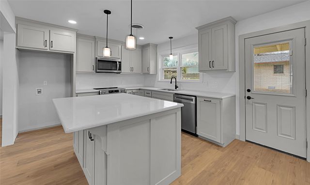 214 N Avenue P, Clifton, TX 76634