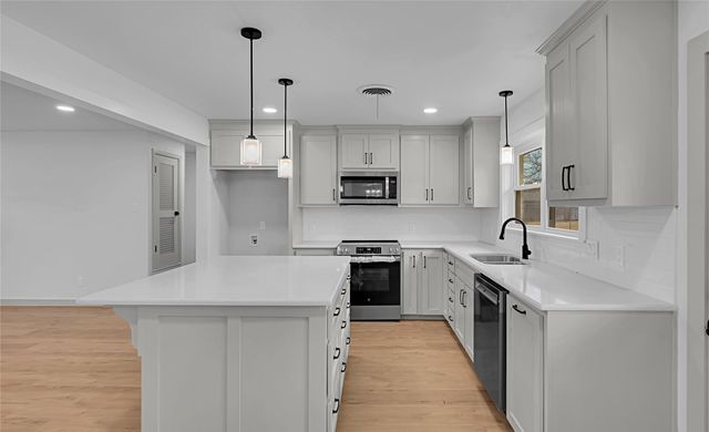 214 N Avenue P, Clifton, TX 76634