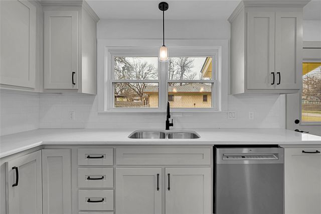 214 N Avenue P, Clifton, TX 76634