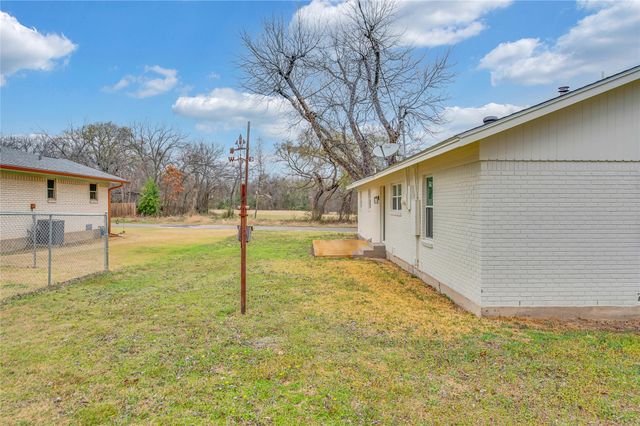214 N Avenue P, Clifton, TX 76634