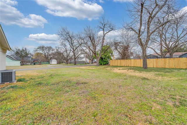214 N Avenue P, Clifton, TX 76634