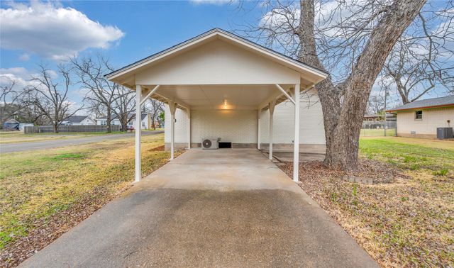 214 N Avenue P, Clifton, TX 76634