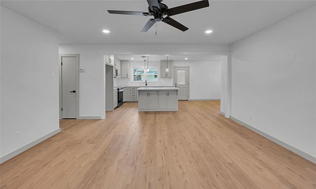 214 N Avenue P, Clifton, TX 76634