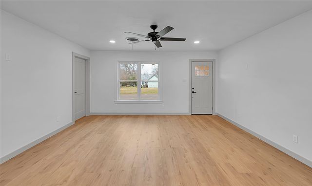 214 N Avenue P, Clifton, TX 76634