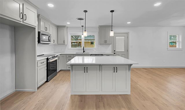 214 N Avenue P, Clifton, TX 76634