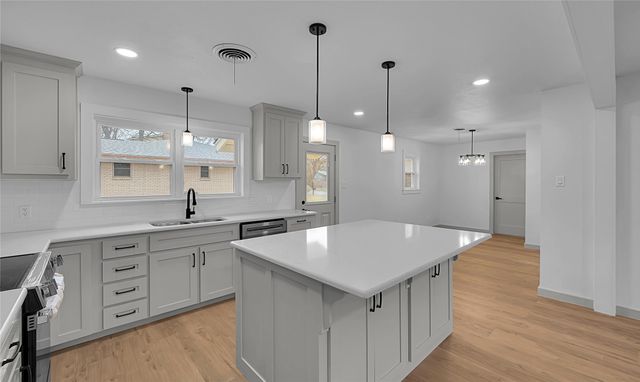 214 N Avenue P, Clifton, TX 76634