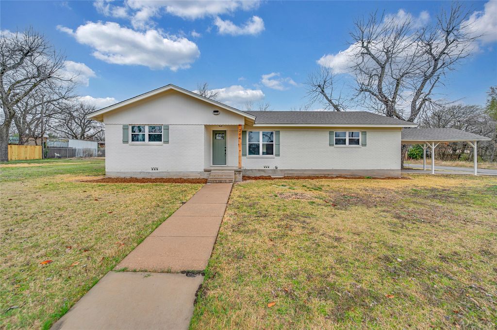 214 N Avenue P, Clifton, TX 76634