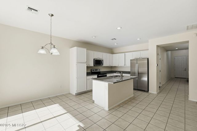 207 W Calle Matraca, Sahuarita, AZ 85629