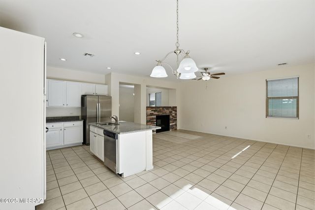 207 W Calle Matraca, Sahuarita, AZ 85629