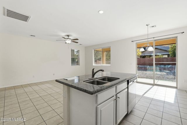 207 W Calle Matraca, Sahuarita, AZ 85629