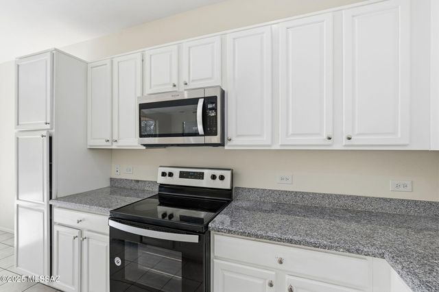 207 W Calle Matraca, Sahuarita, AZ 85629