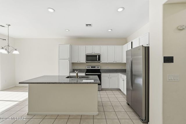 207 W Calle Matraca, Sahuarita, AZ 85629