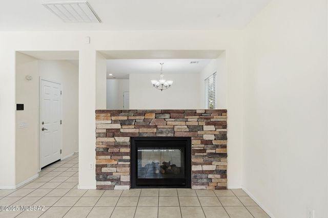 207 W Calle Matraca, Sahuarita, AZ 85629