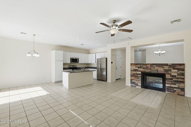 207 W Calle Matraca, Sahuarita, AZ 85629