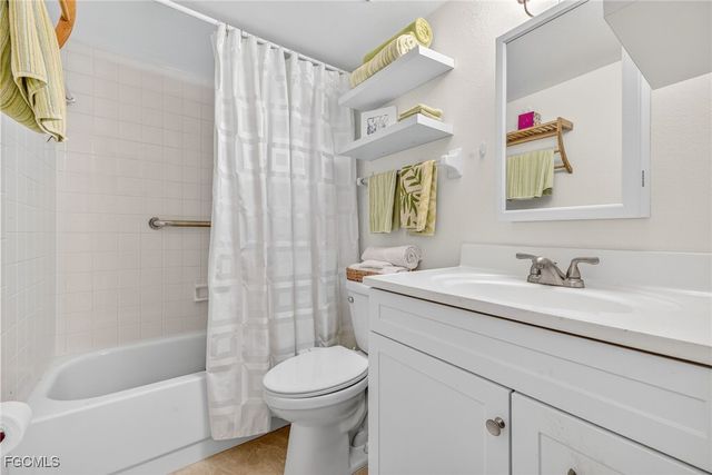 7025 New Post DR 4, North Fort Myers, FL 33917