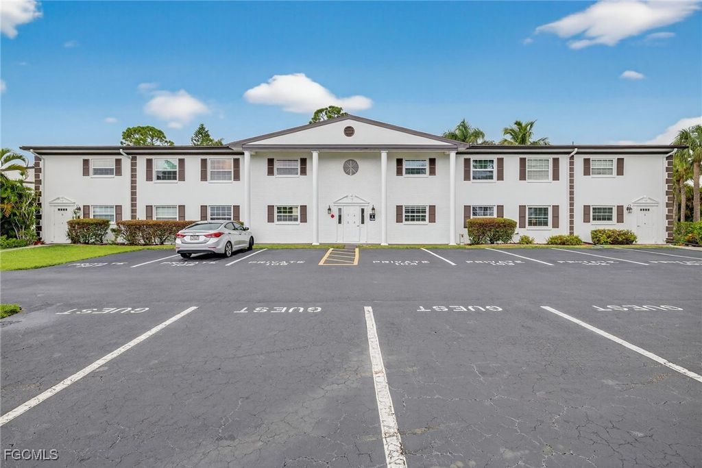 7025 New Post DR 4, North Fort Myers, FL 33917