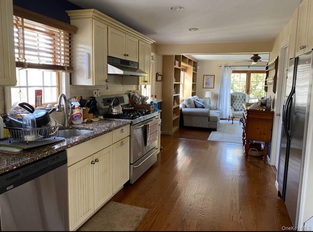 818 12th Street, West Babylon, NY 11704