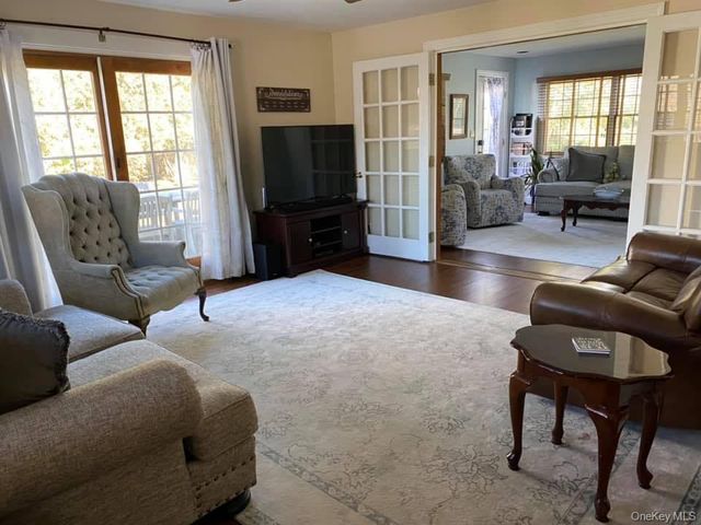 818 12th Street, West Babylon, NY 11704