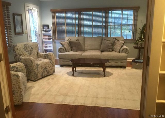 818 12th Street, West Babylon, NY 11704