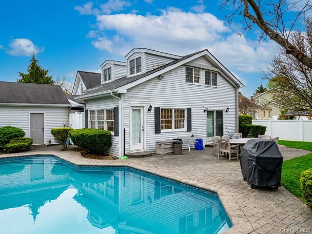 818 12th Street, West Babylon, NY 11704