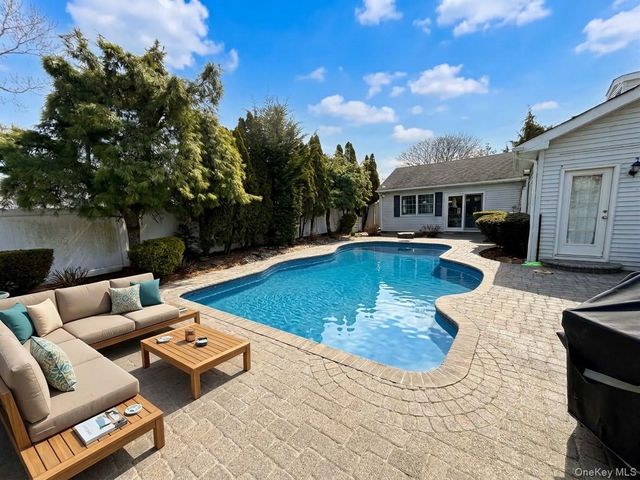 818 12th Street, West Babylon, NY 11704