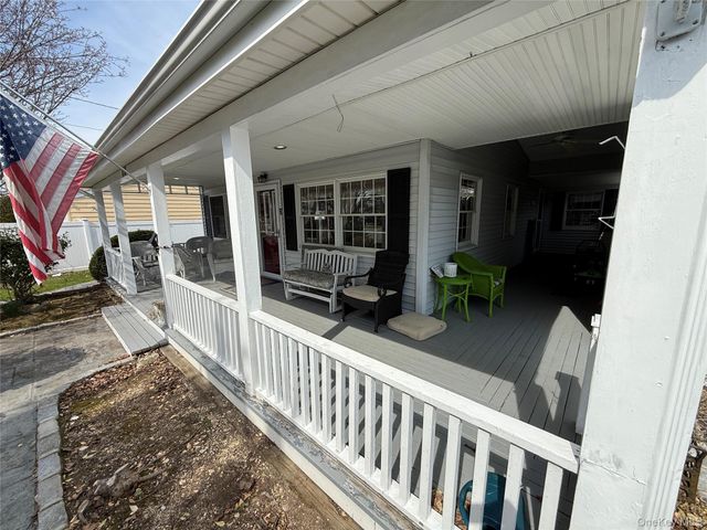 818 12th Street, West Babylon, NY 11704