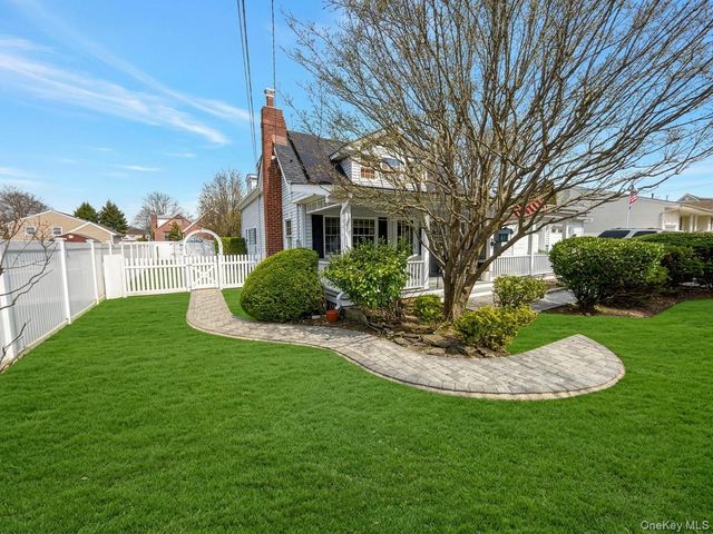 818 12th Street, West Babylon, NY 11704