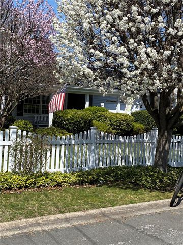 818 12th Street, West Babylon, NY 11704