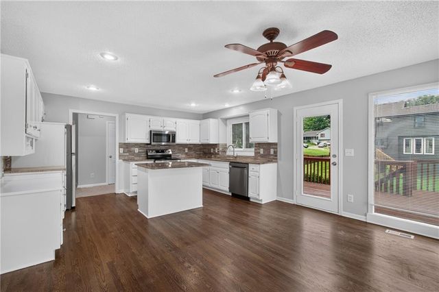 6529 NW Hidden Valley Road, Kansas City, MO 64152
