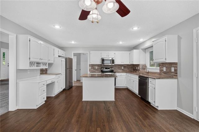 6529 NW Hidden Valley Road, Kansas City, MO 64152