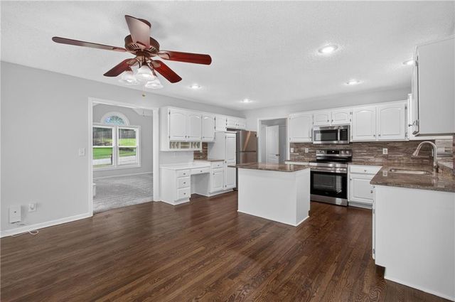 6529 NW Hidden Valley Road, Kansas City, MO 64152