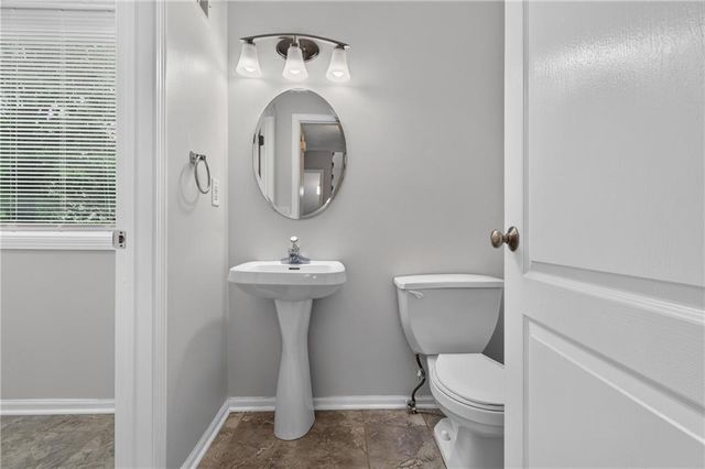 6529 NW Hidden Valley Road, Kansas City, MO 64152