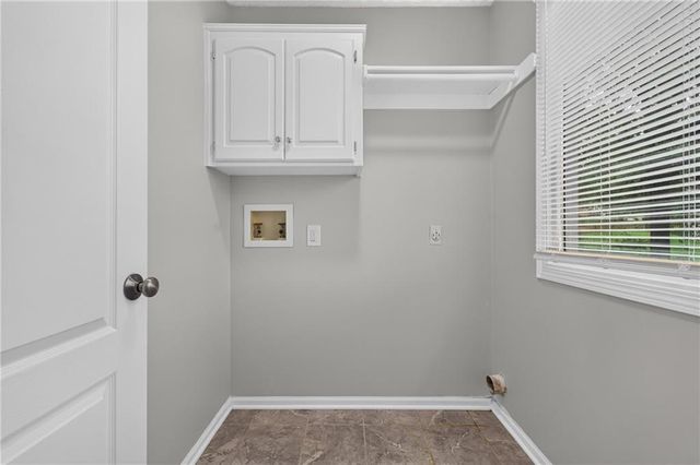 6529 NW Hidden Valley Road, Kansas City, MO 64152