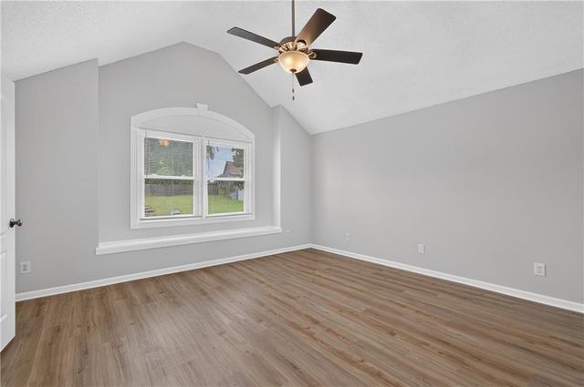 6529 NW Hidden Valley Road, Kansas City, MO 64152