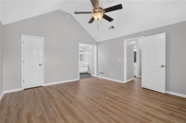 6529 NW Hidden Valley Road, Kansas City, MO 64152