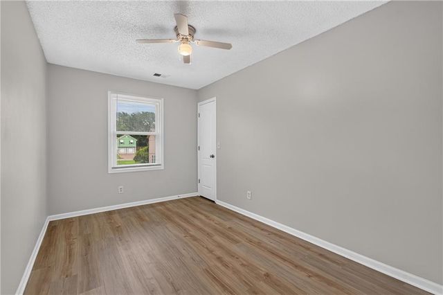 6529 NW Hidden Valley Road, Kansas City, MO 64152