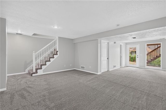 6529 NW Hidden Valley Road, Kansas City, MO 64152