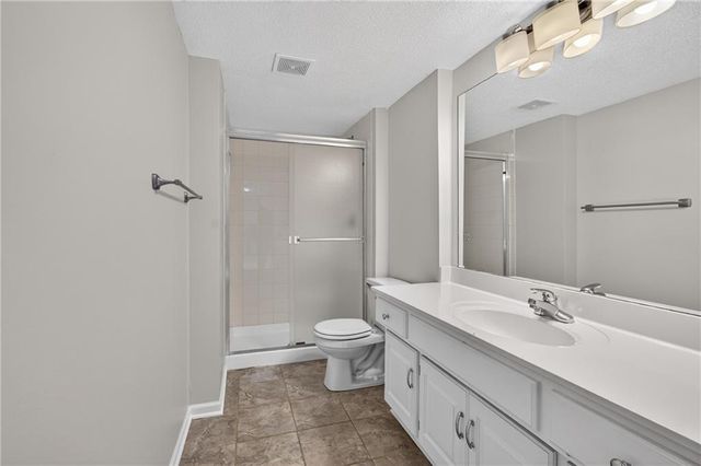 6529 NW Hidden Valley Road, Kansas City, MO 64152