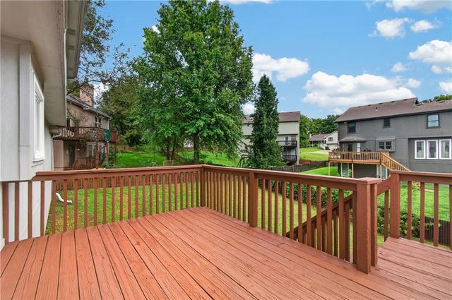 6529 NW Hidden Valley Road, Kansas City, MO 64152